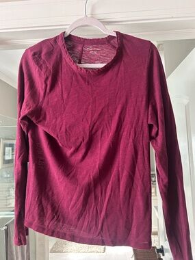 Banana Republic Women's Long Sleeve Tee in Wine
